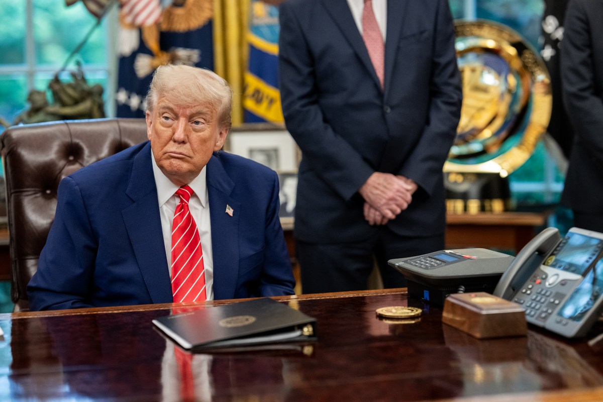President Donald Trump is joined by Secretary of Commerce Howard Lutnick, Vice President JD Vance, British Ambassador Peter Mandelson, U.S. Trade Representative Jamieson Greer, and Secretary of Agriculture Brooke Rollins, while announcing a trade agreement with the U.K., Thursday, May 8, 2025, in the Oval Office. (Official White House Photo by Molly Riley)