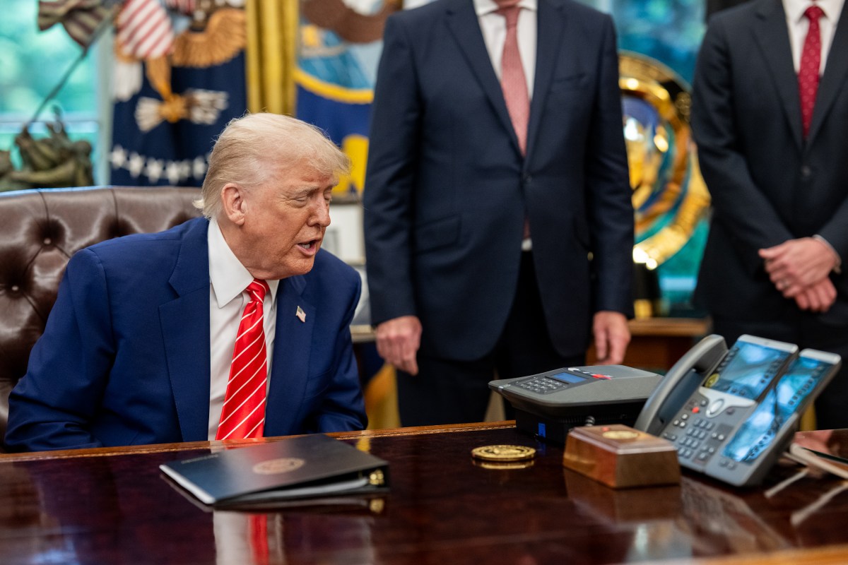 President Donald Trump is joined by Secretary of Commerce Howard Lutnick, Vice President JD Vance, British Ambassador Peter Mandelson, U.S. Trade Representative Jamieson Greer, and Secretary of Agriculture Brooke Rollins, while announcing a trade agreement with the U.K., Thursday, May 8, 2025, in the Oval Office. (Official White House Photo by Molly Riley)