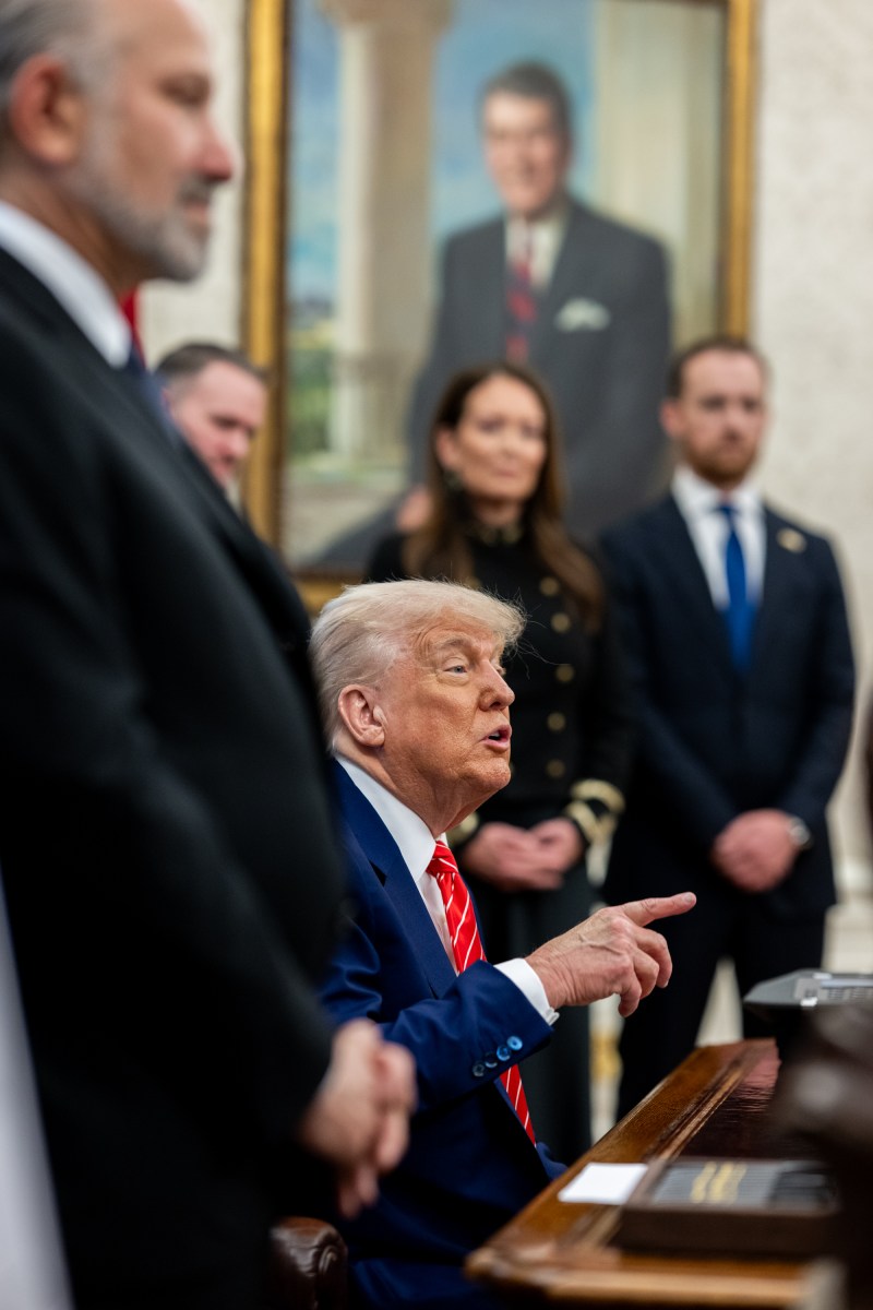 President Donald Trump is joined by Secretary of Commerce Howard Lutnick, Vice President JD Vance, British Ambassador Peter Mandelson, U.S. Trade Representative Jamieson Greer, and Secretary of Agriculture Brooke Rollins, while announcing a trade agreement with the U.K., Thursday, May 8, 2025, in the Oval Office. (Official White House Photo by Molly Riley)