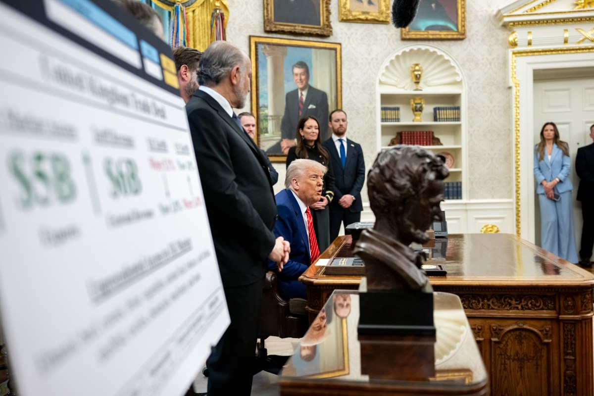 President Donald Trump is joined by Secretary of Commerce Howard Lutnick, Vice President JD Vance, British Ambassador Peter Mandelson, U.S. Trade Representative Jamieson Greer, and Secretary of Agriculture Brooke Rollins, while announcing a trade agreement with the U.K., Thursday, May 8, 2025, in the Oval Office. (Official White House Photo by Molly Riley)
