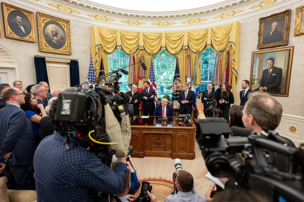 President Donald Trump is joined by Secretary of Commerce Howard Lutnick, Vice President JD Vance, British Ambassador Peter Mandelson, U.S. Trade Representative Jamieson Greer, and Secretary of Agriculture Brooke Rollins, while announcing a trade agreement with the U.K., Thursday, May 8, 2025, in the Oval Office. (Official White House Photo by Molly Riley)