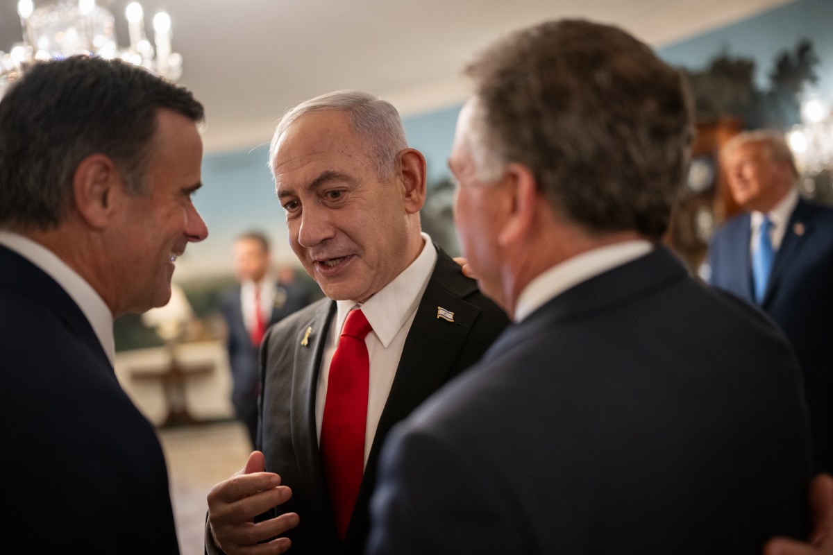 CIA Director John Ratcliffe and Middle East Envoy Steve Witkoff speak with Israeli Prime Minister Benjamin Netanyahu after signing the guest book in the White House, Monday, July 7, 2025. (Official White House Photo by Daniel Torok)