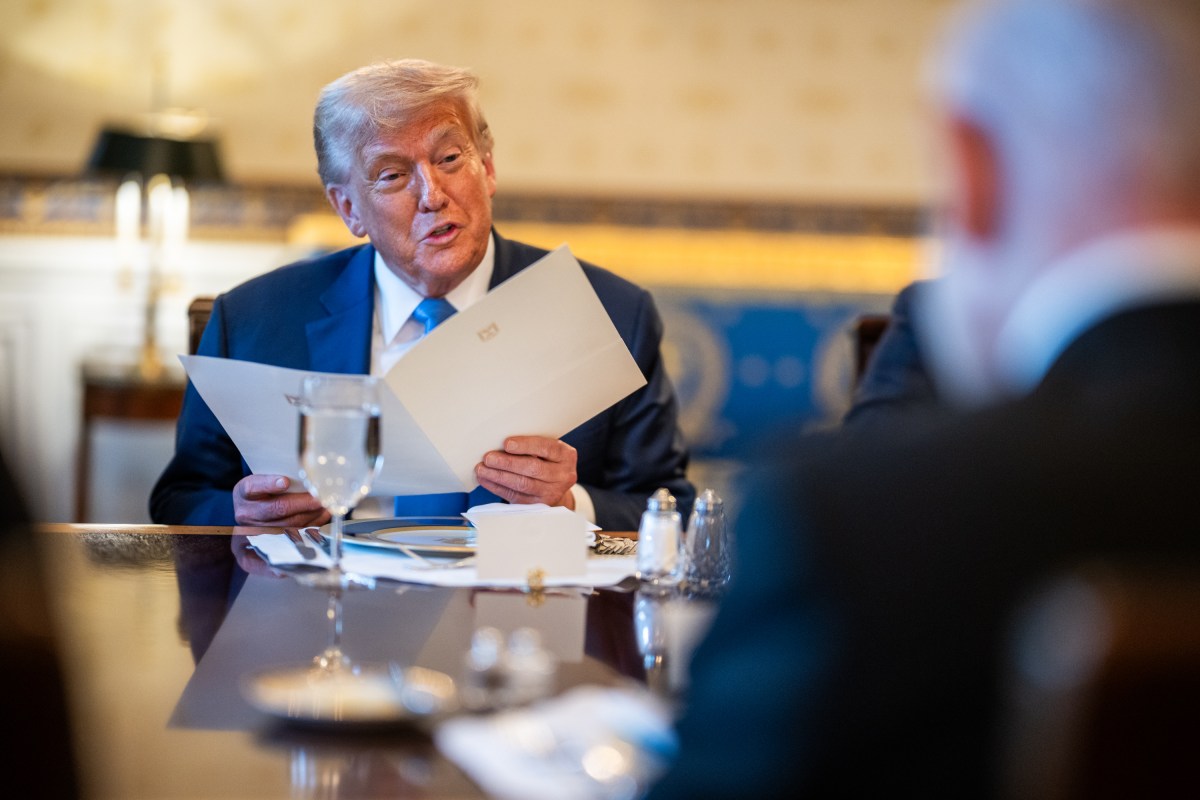 President Donald Trump hosts a bilateral dinner for Israeli Prime Minister Benjamin Netanyahu, Monday, July 7, 2025, in the Blue Room. (Official White House Photo by Daniel Torok)