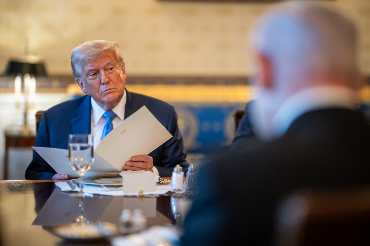 President Donald Trump hosts a bilateral dinner for Israeli Prime Minister Benjamin Netanyahu, Monday, July 7, 2025, in the Blue Room. (Official White House Photo by Daniel Torok)