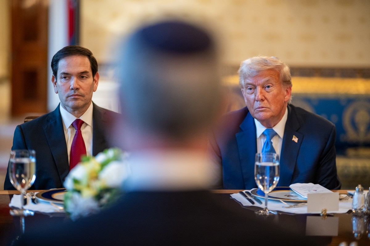 President Donald Trump hosts a bilateral dinner for Israeli Prime Minister Benjamin Netanyahu, Monday, July 7, 2025, in the Blue Room. (Official White House Photo by Daniel Torok)
