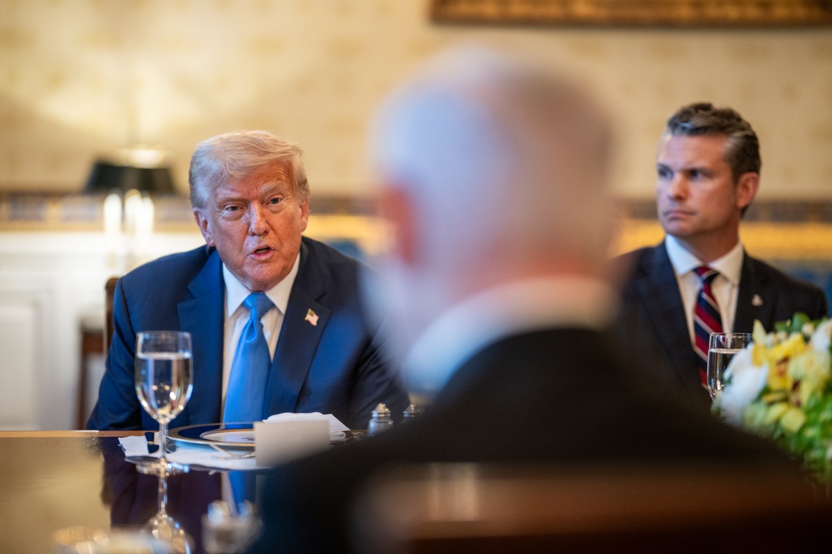 President Donald Trump hosts a bilateral dinner for Israeli Prime Minister Benjamin Netanyahu, Monday, July 7, 2025, in the Blue Room. (Official White House Photo by Daniel Torok)