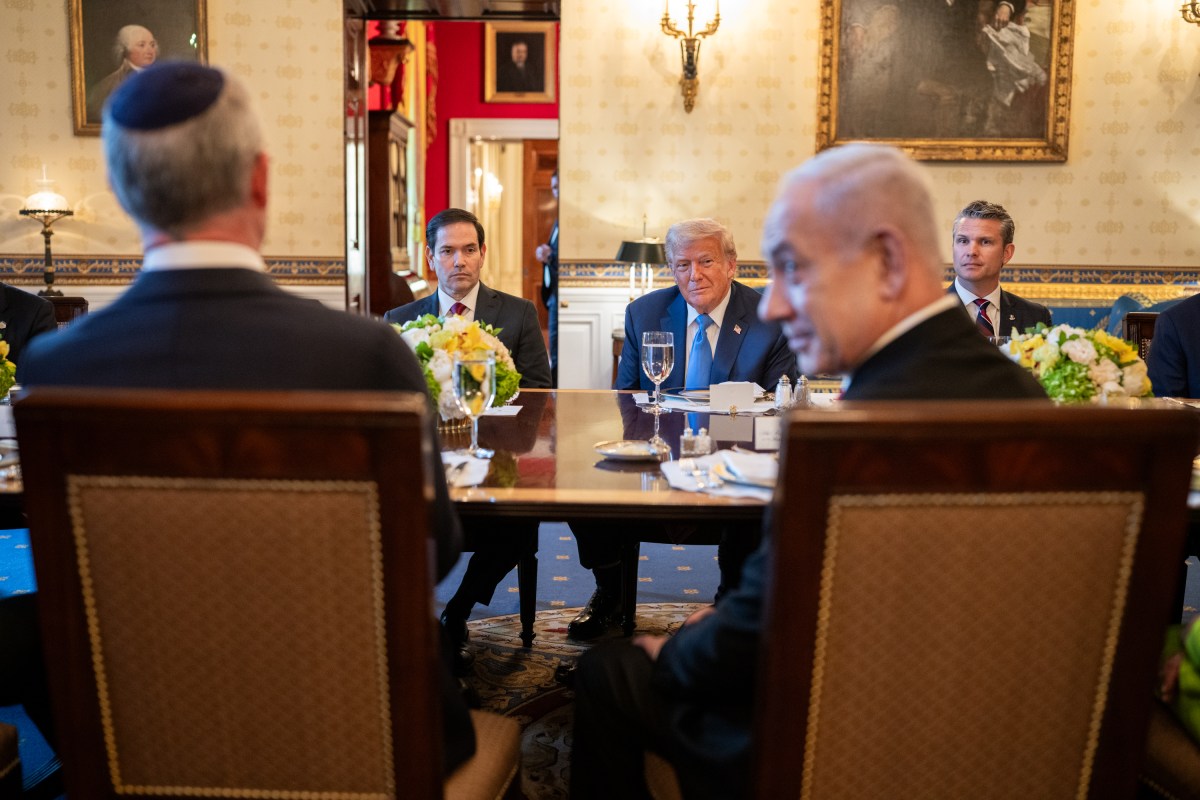 President Donald Trump hosts a bilateral dinner for Israeli Prime Minister Benjamin Netanyahu, Monday, July 7, 2025, in the Blue Room. (Official White House Photo by Daniel Torok)