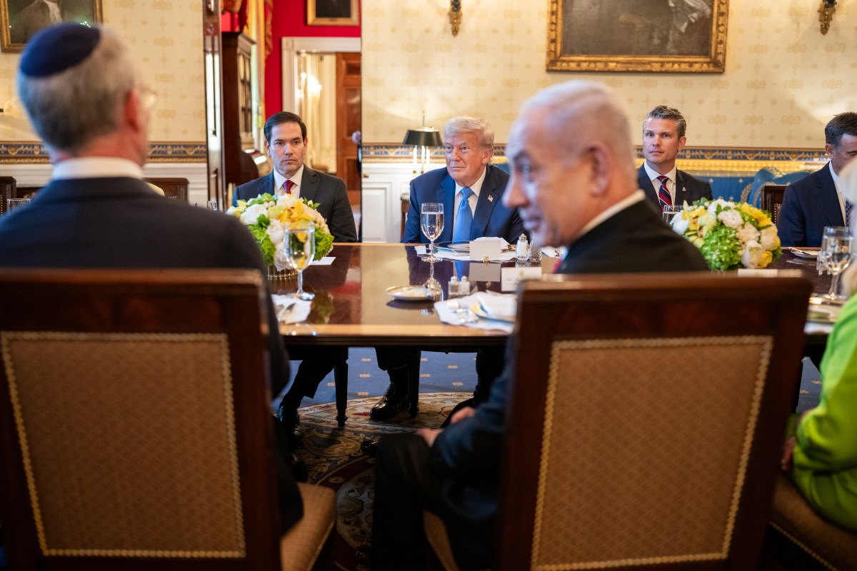 President Donald Trump hosts a bilateral dinner for Israeli Prime Minister Benjamin Netanyahu, Monday, July 7, 2025, in the Blue Room. (Official White House Photo by Daniel Torok)
