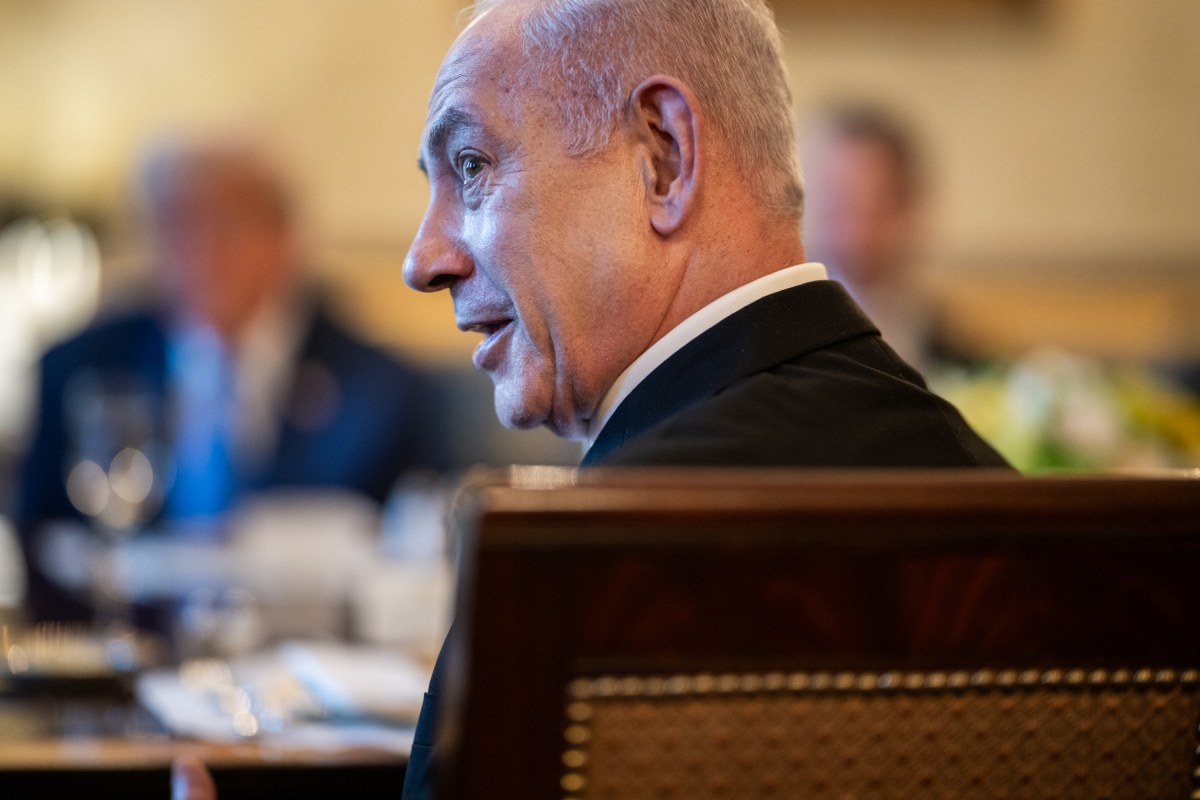 President Donald Trump hosts a bilateral dinner for Israeli Prime Minister Benjamin Netanyahu, Monday, July 7, 2025, in the Blue Room. (Official White House Photo by Daniel Torok)