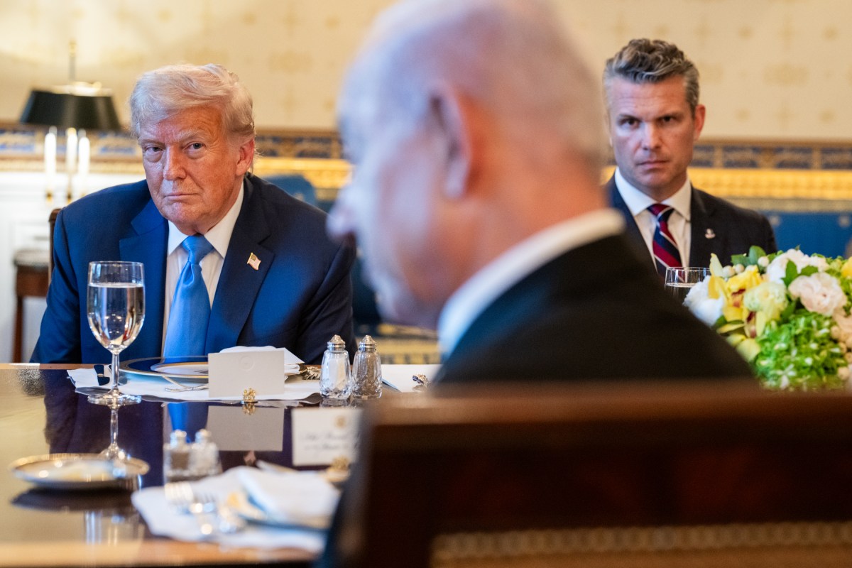President Donald Trump hosts a bilateral dinner for Israeli Prime Minister Benjamin Netanyahu, Monday, July 7, 2025, in the Blue Room. (Official White House Photo by Daniel Torok)