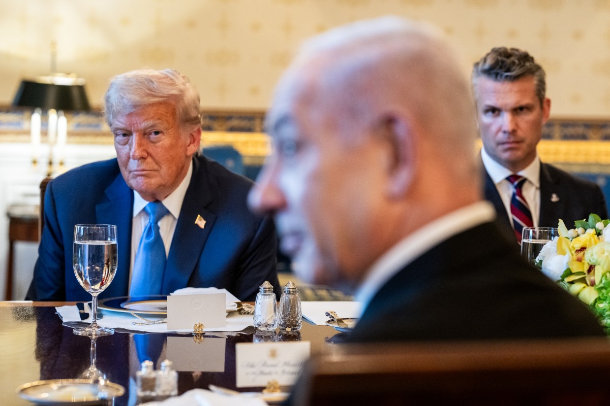 President Donald Trump hosts a bilateral dinner for Israeli Prime Minister Benjamin Netanyahu, Monday, July 7, 2025, in the Blue Room. (Official White House Photo by Daniel Torok)