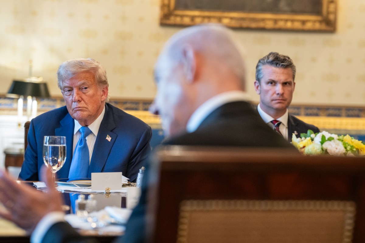 President Donald Trump hosts a bilateral dinner for Israeli Prime Minister Benjamin Netanyahu, Monday, July 7, 2025, in the Blue Room. (Official White House Photo by Daniel Torok)