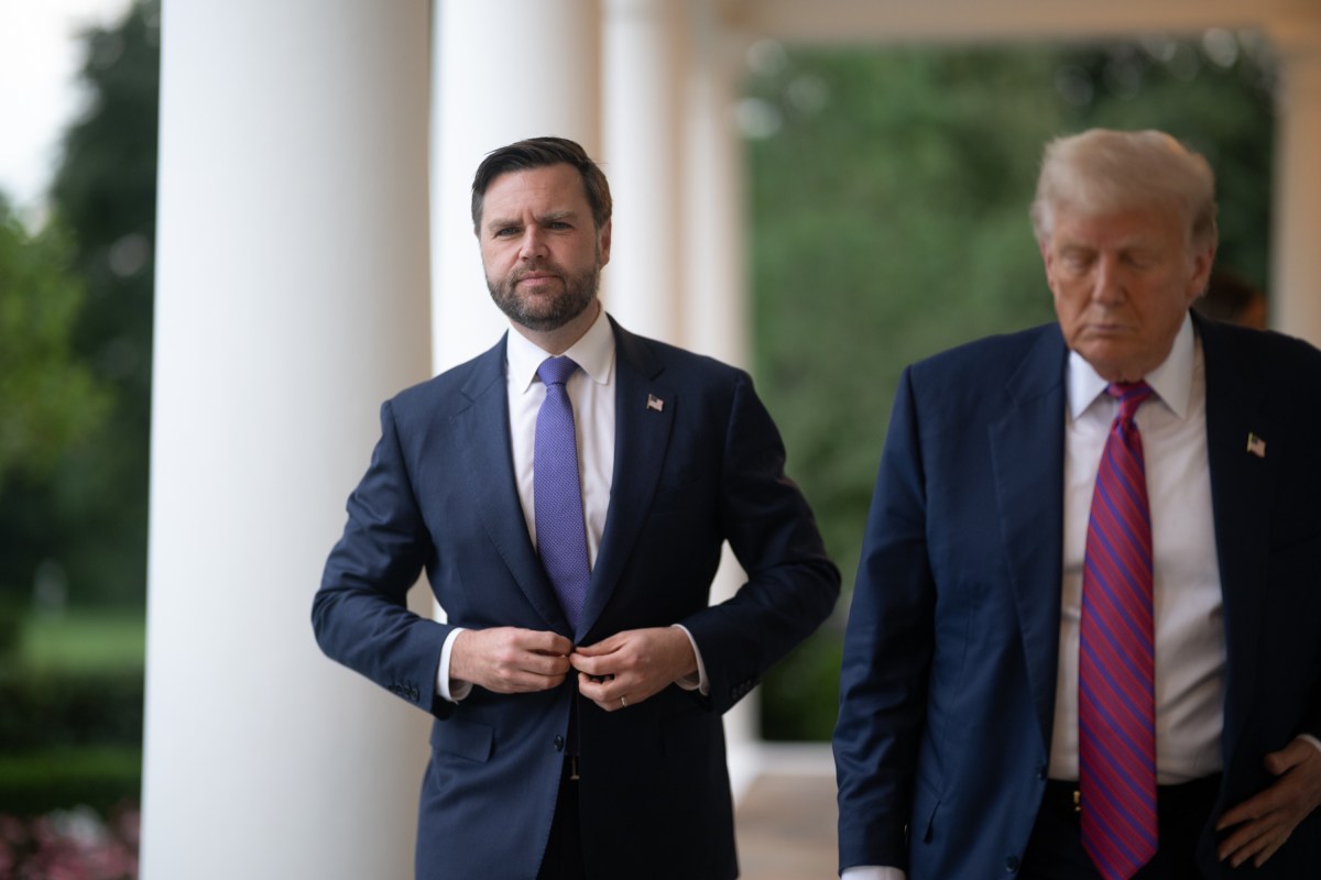 President Donald Trump and Vice President JD Vance walk along the West Colonnade, Friday, July 18, 2025. (Official White House Photo by Daniel Torok)
