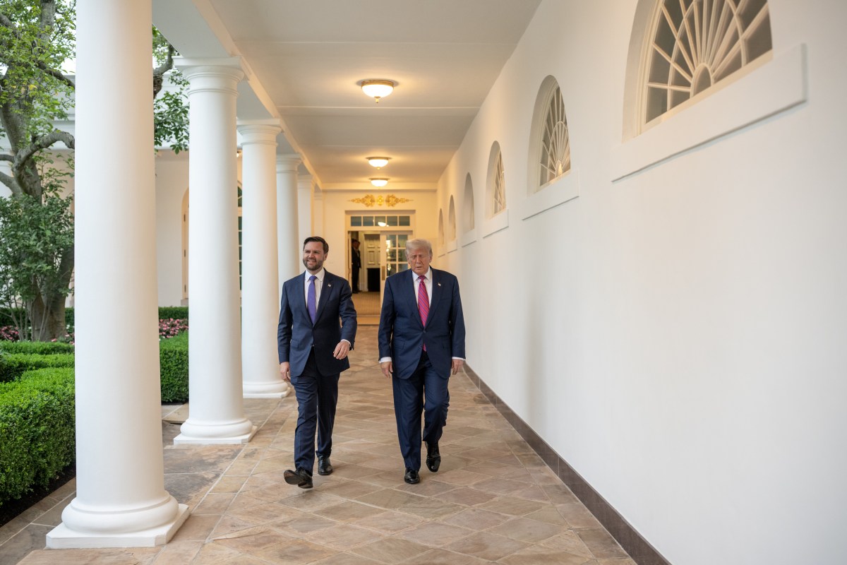 President Donald Trump and Vice President JD Vance walk along the West Colonnade, Friday, July 18, 2025. (Official White House Photo by Daniel Torok)