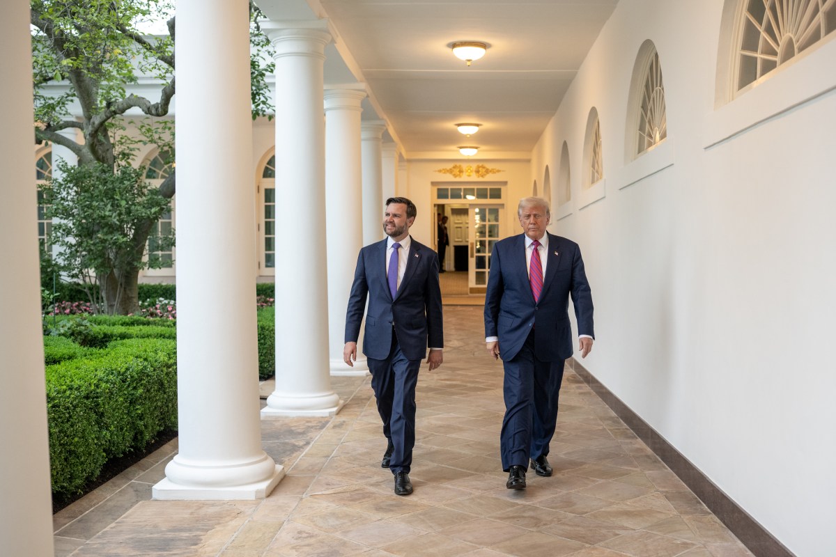 President Donald Trump and Vice President JD Vance walk along the West Colonnade, Friday, July 18, 2025. (Official White House Photo by Daniel Torok)