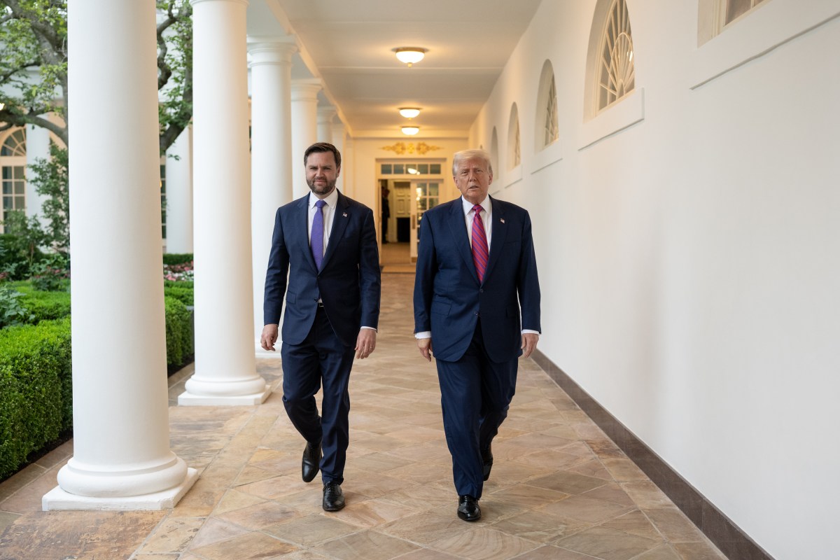 President Donald Trump and Vice President JD Vance walk along the West Colonnade, Friday, July 18, 2025. (Official White House Photo by Daniel Torok)