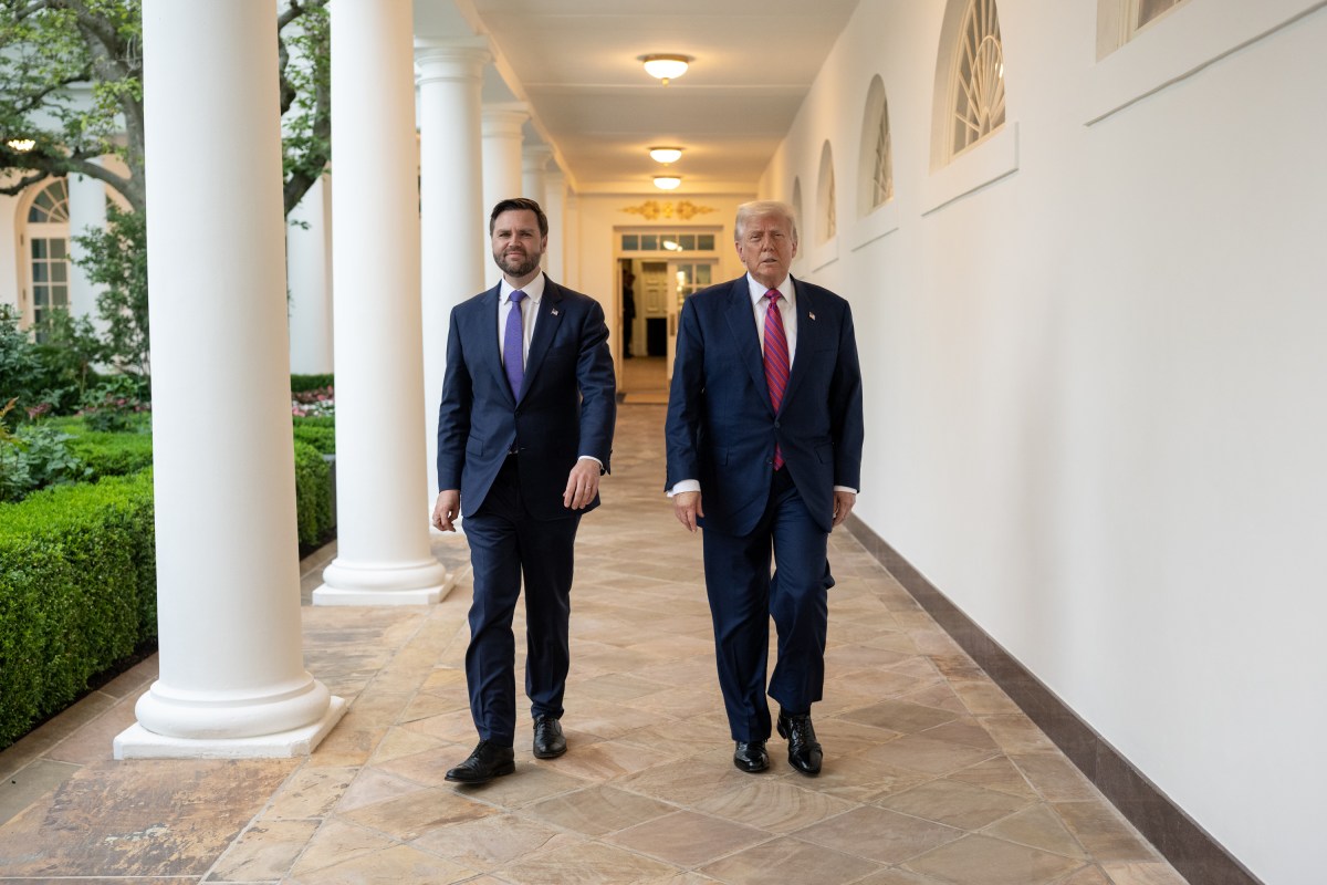 President Donald Trump and Vice President JD Vance walk along the West Colonnade, Friday, July 18, 2025. (Official White House Photo by Daniel Torok)