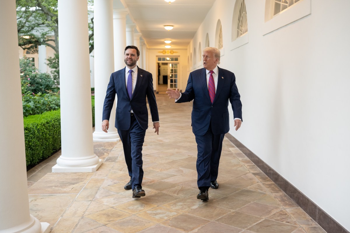 President Donald Trump and Vice President JD Vance walk along the West Colonnade, Friday, July 18, 2025. (Official White House Photo by Daniel Torok)