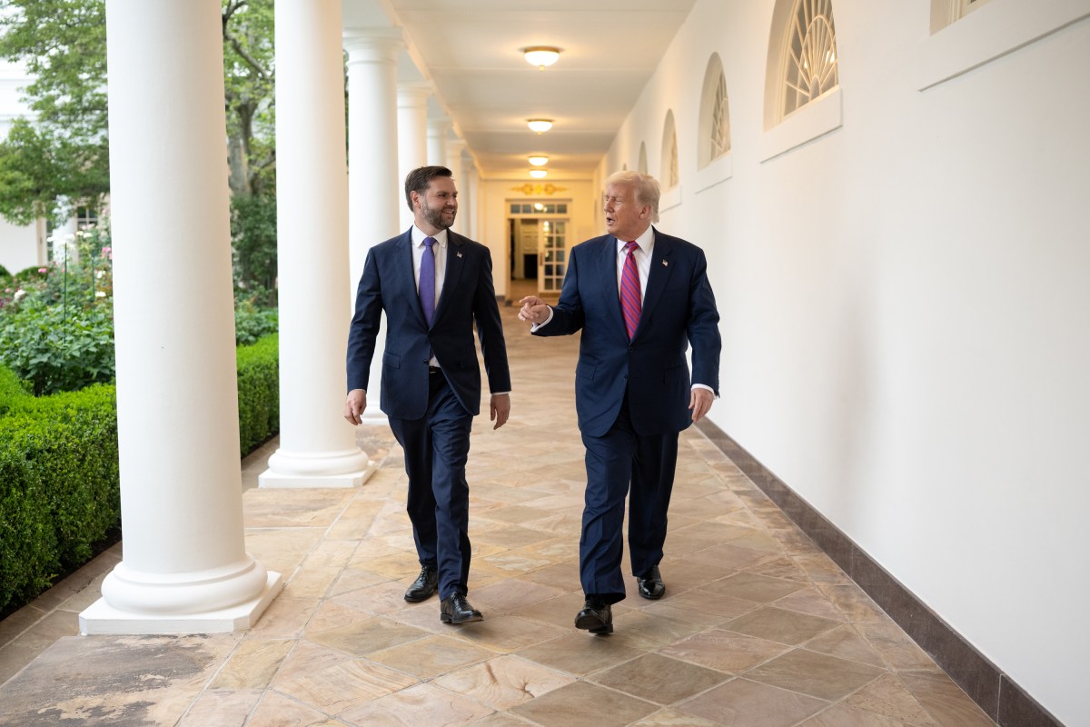 President Donald Trump and Vice President JD Vance walk along the West Colonnade, Friday, July 18, 2025. (Official White House Photo by Daniel Torok)