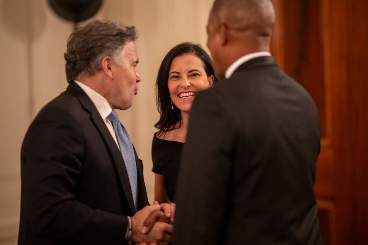 Guests mingle on the State Floor at a dinner for GOP Senators, Friday, July 18, 2025, at the White House. (Official White House Photo by Daniel Torok)