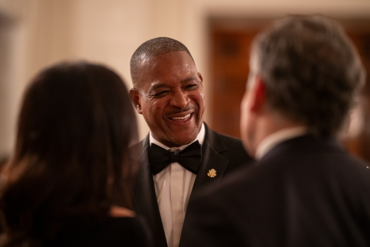 Guests mingle on the State Floor at a dinner for GOP Senators, Friday, July 18, 2025, at the White House. (Official White House Photo by Daniel Torok)