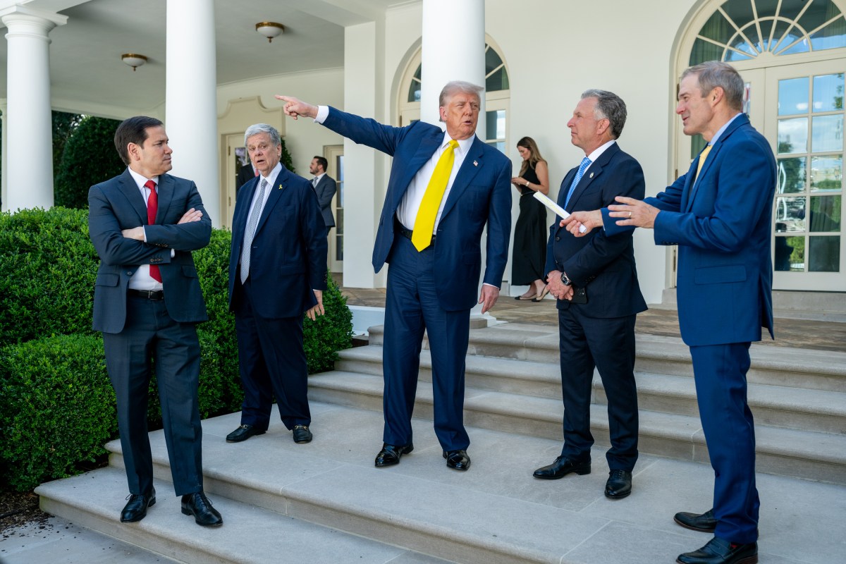 President Donald Trump speaks with workers while construction continues on the Rose Garden as Rep. Jim Jordan (R-OH), Secretary of State Marco Rubio, Middle East Envoy Steve Witkoff and others look on, Monday, July 21, 2025. (Official White House Photo by Joyce N. Boghosian)