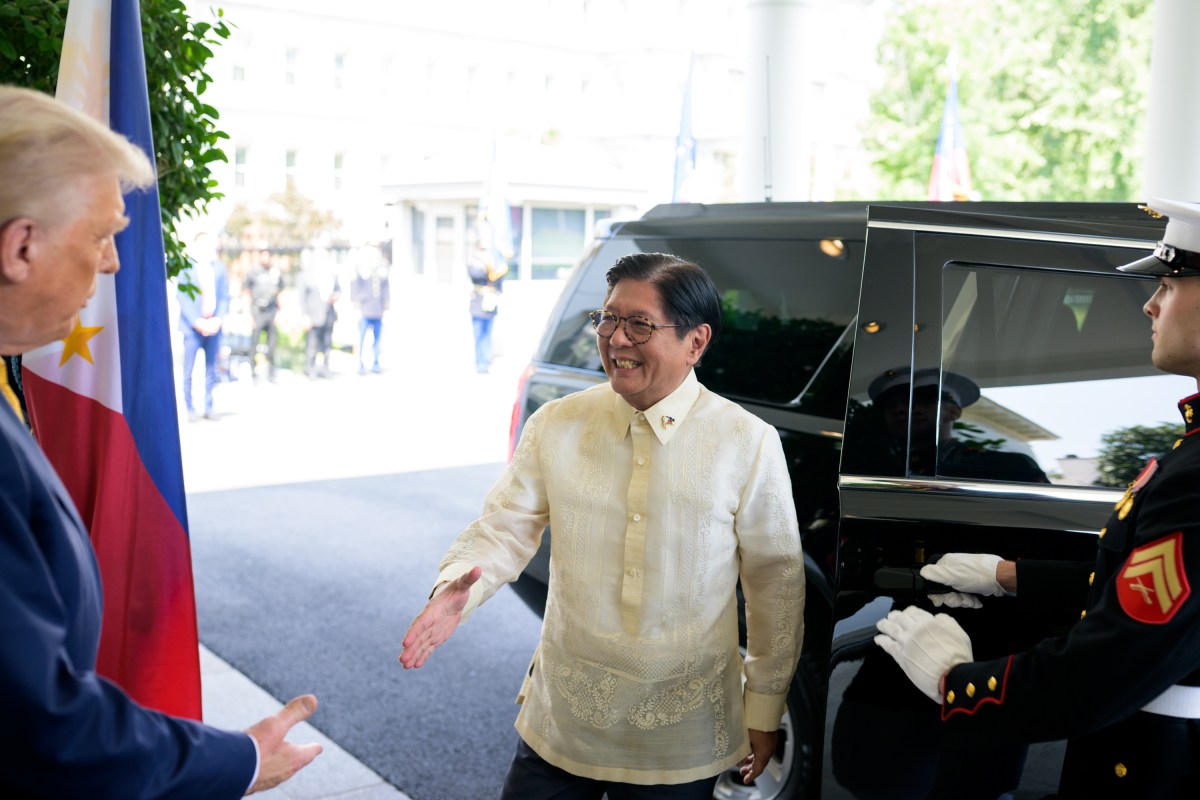 President Donald Trump greets President Ferdinand Marcos Jr. of the Philippines, Tuesday, July 22, 2025, at the West Wing Lobby of the White House. (Official White House Photo by Daniel Torok)