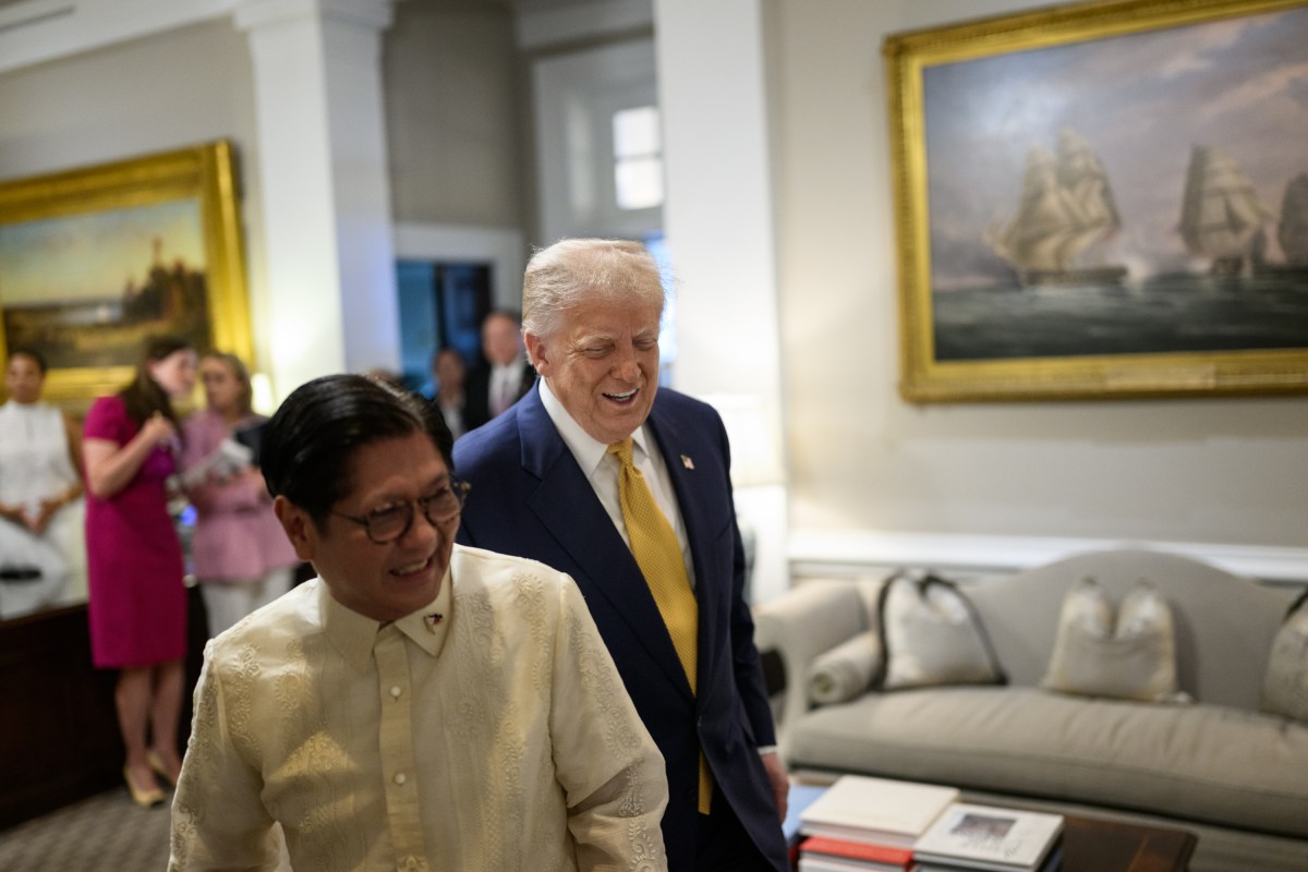 President Ferdinand Marcos Jr. of the Philippines greets members of the U.S. delegation in the West Wing Lobby, Tuesday, July 22, 2025, as he arrives for a bilateral meeting with President Donald Trump. (Official White House Photo by Daniel Torok)