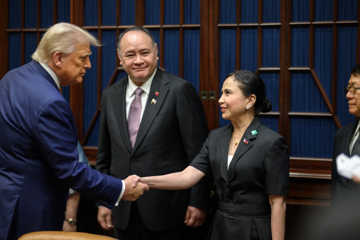 President Donald Trump greets members of the  delegation from the Philippines as President Ferdinand Marcos Jr. signs the guest book, Tuesday, July 22, 2025, in the Roosevelt Room. (Official White House Photo by Daniel Torok)