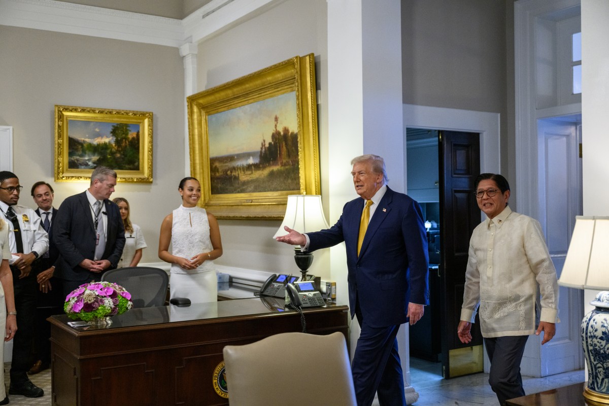 President Ferdinand Marcos Jr. of the Philippines greets members of the U.S. delegation in the West Wing Lobby, Tuesday, July 22, 2025, as he arrives for a bilateral meeting with President Donald Trump. (Official White House Photo by Molly Riley)