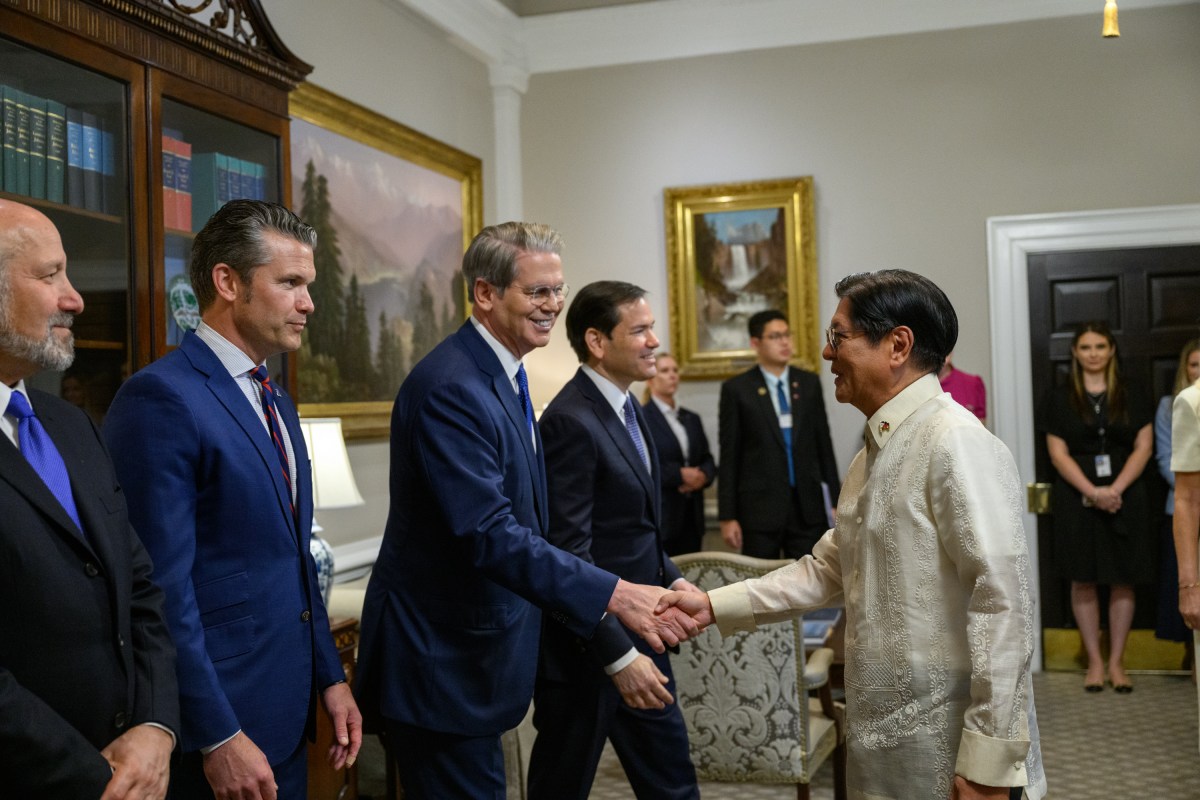 President Ferdinand Marcos Jr. of the Philippines greets members of the U.S. delegation in the West Wing Lobby, Tuesday, July 22, 2025, as he arrives for a bilateral meeting with President Donald Trump. (Official White House Photo by Molly Riley)