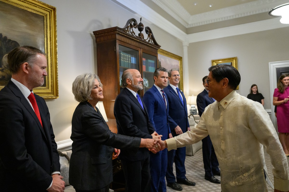 President Ferdinand Marcos Jr. of the Philippines greets members of the U.S. delegation in the West Wing Lobby, Tuesday, July 22, 2025, as he arrives for a bilateral meeting with President Donald Trump. (Official White House Photo by Molly Riley)