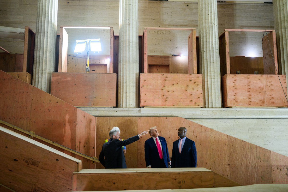President Donald Trump tours the Federal Reserve alongside Fed Chair Jerome Powell and Sen. Tim Scott (R-SC), Thursday, July 24, 2025. (Official White House Photo by Daniel Torok)
