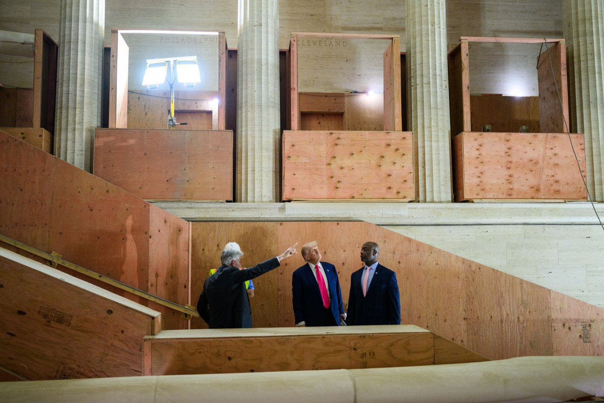 President Donald Trump tours the Federal Reserve alongside Fed Chair Jerome Powell and Sen. Tim Scott (R-SC), Thursday, July 24, 2025. (Official White House Photo by Daniel Torok)