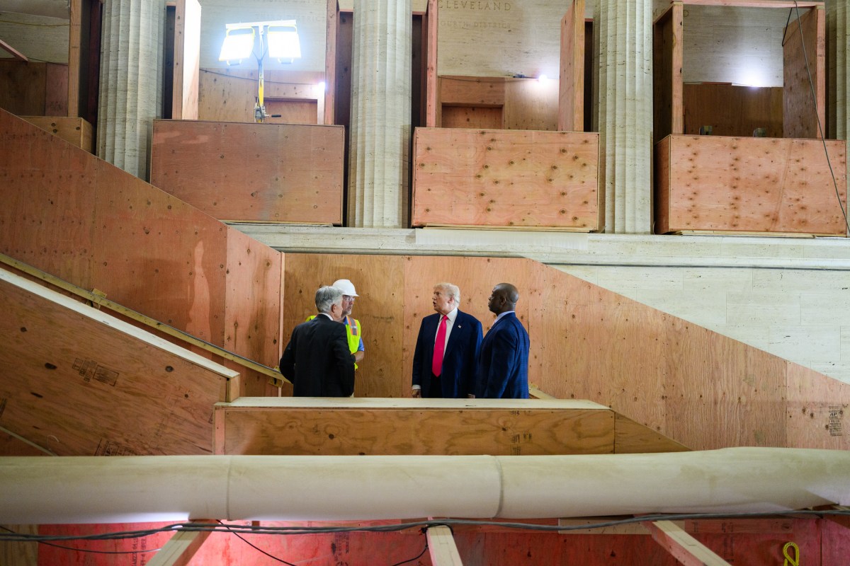 President Donald Trump tours the Federal Reserve alongside Fed Chair Jerome Powell and Sen. Tim Scott (R-SC), Thursday, July 24, 2025. (Official White House Photo by Daniel Torok)