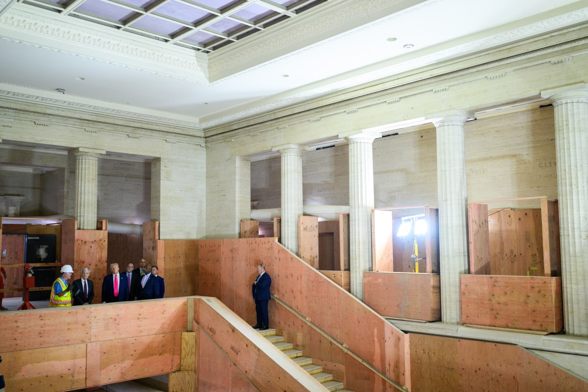 President Donald Trump tours the Federal Reserve alongside Fed Chair Jerome Powell and Sen. Tim Scott (R-SC), Thursday, July 24, 2025. (Official White House Photo by Daniel Torok)