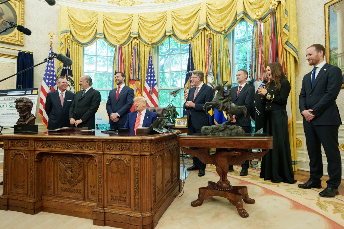 President Donald Trump is joined by Secretary of Commerce Howard Lutnick, Vice President JD Vance, British Ambassador Peter Mandelson, U.S. Trade Representative Jamieson Greer, and Secretary of Agriculture Brooke Rollins, while announcing a trade agreement with the U.K., Thursday, May 8, 2025, in the Oval Office. (Official White House Photo by Emily J. Higgins)