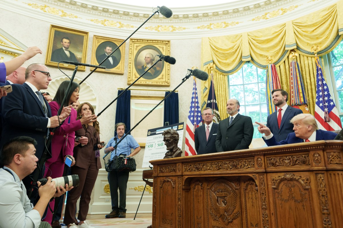 President Donald Trump is joined by Secretary of Commerce Howard Lutnick, Vice President JD Vance, British Ambassador Peter Mandelson, U.S. Trade Representative Jamieson Greer, and Secretary of Agriculture Brooke Rollins, while announcing a trade agreement with the U.K., Thursday, May 8, 2025, in the Oval Office. (Official White House Photo by Emily J. Higgins)