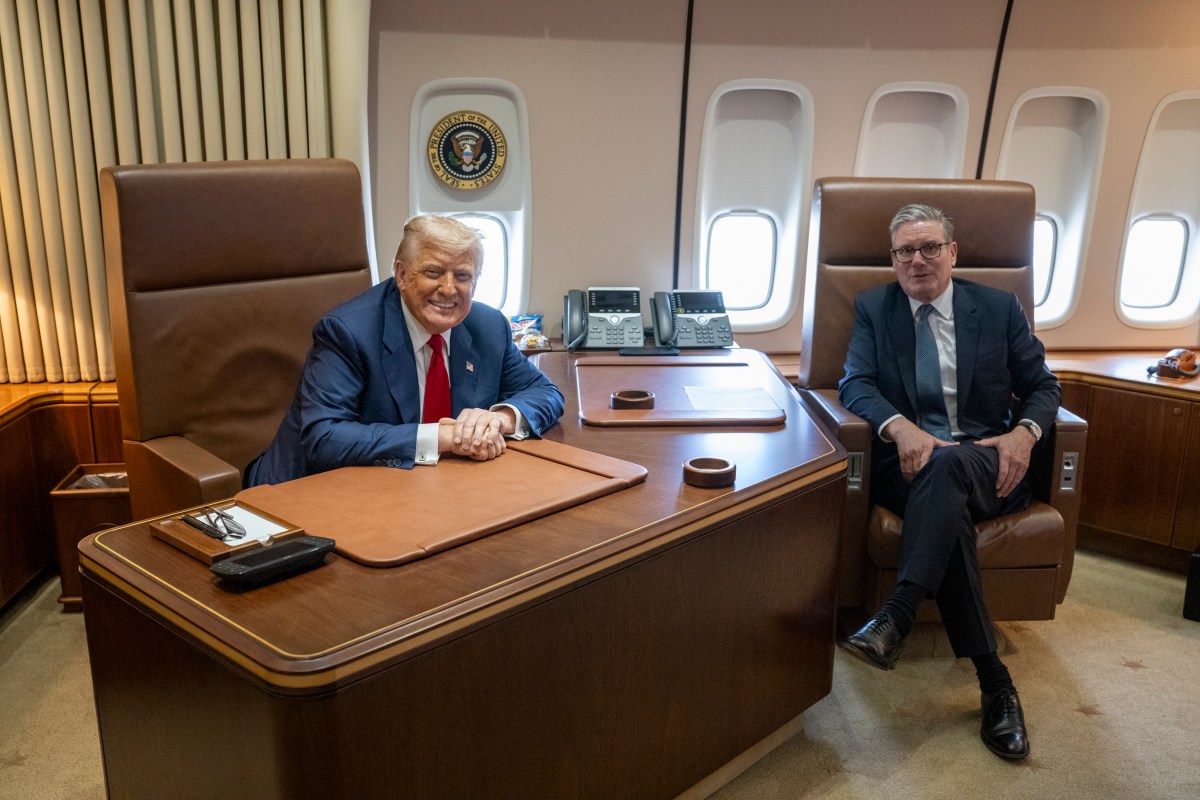 President Donald Trump speaks with U.K. Prime Minister Keir Starmer in his office aboard Air Force One, Monday, July 28, 2025, en route Royal Air Force Lossiemouth, Scotland. (Official White House Photo by Daniel Torok)