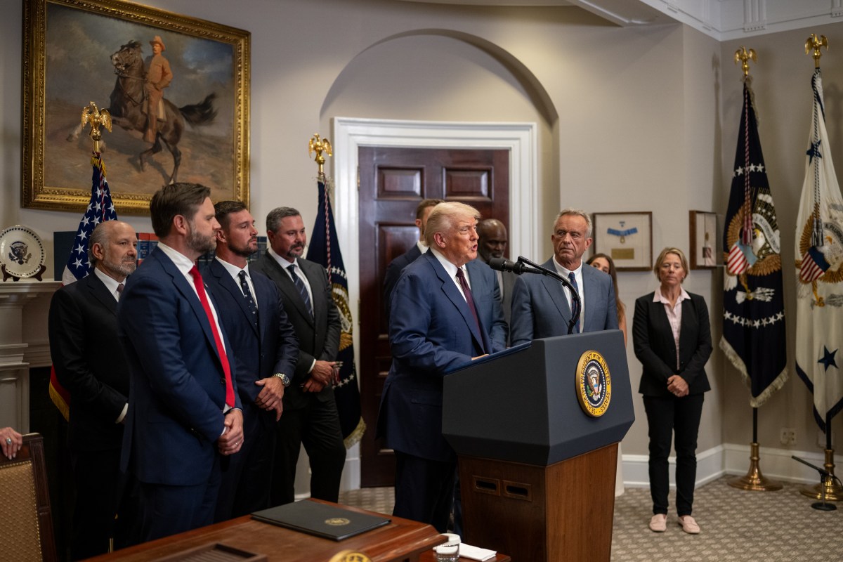 President Donald Trump makes a Sports Council announcement with members of the Sports Council, Thursday, July 31, 2025, in the Roosevelt Room of the White House. (Official White House Photo by Daniel Torok)