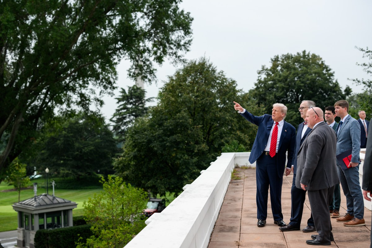 President Donald Trump speaks with Director of Facilities Todd Robinson, architect James McCrery, and others on the roof of the Oval Office of the White House, Tuesday, August 5, 2025. (Official White House Photo by Molly Riley)
