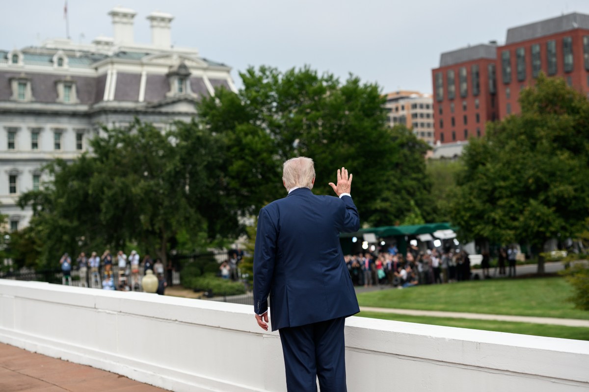 President Donald Trump speaks with Director of Facilities Todd Robinson, architect James McCrery, and others on the roof of the West Colonnade of the White House, Tuesday, August 5, 2025. (Official White House Photo by Molly Riley)