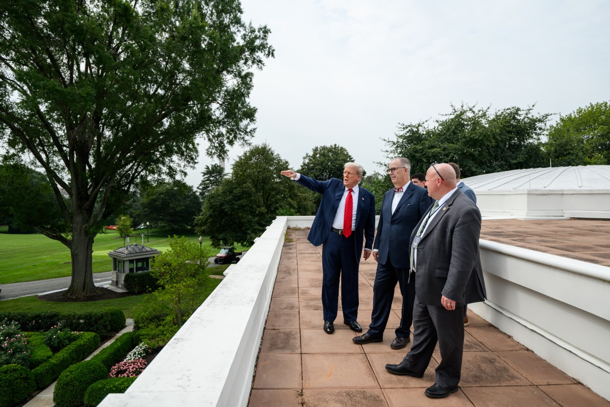 President Donald Trump speaks with Director of Facilities Todd Robinson, architect James McCrery, and others on the roof of the Oval Office of the White House, Tuesday, August 5, 2025. (Official White House Photo by Molly Riley)
