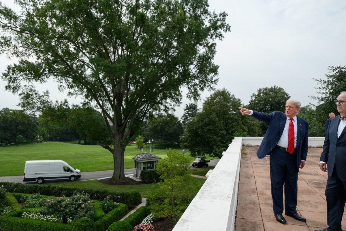 President Donald Trump speaks with Director of Facilities Todd Robinson, architect James McCrery, and others on the roof of the Oval Office of the White House, Tuesday, August 5, 2025. (Official White House Photo by Molly Riley)
