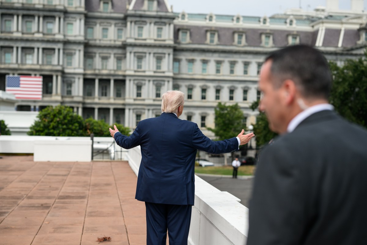 President Donald Trump speaks with Director of Facilities Todd Robinson, architect James McCrery, and others on the roof of the West Colonnade of the White House, Tuesday, August 5, 2025. (Official White House Photo by Molly Riley)