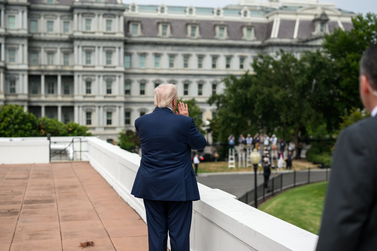 President Donald Trump speaks with Director of Facilities Todd Robinson, architect James McCrery, and others on the roof of the West Colonnade of the White House, Tuesday, August 5, 2025. (Official White House Photo by Molly Riley)