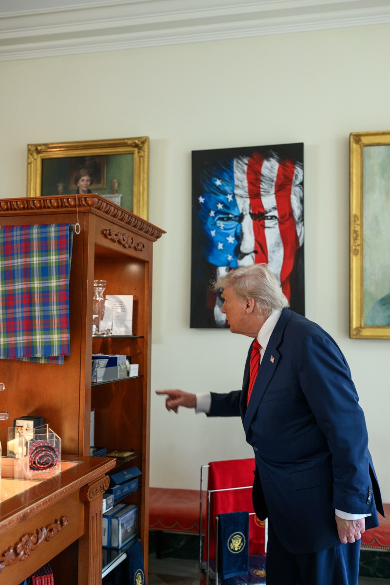 President Donald Trump visits the gift shop in the East Wing of the White House, Tuesday, August 5, 2025. (Official White House Photo by Molly Riley)