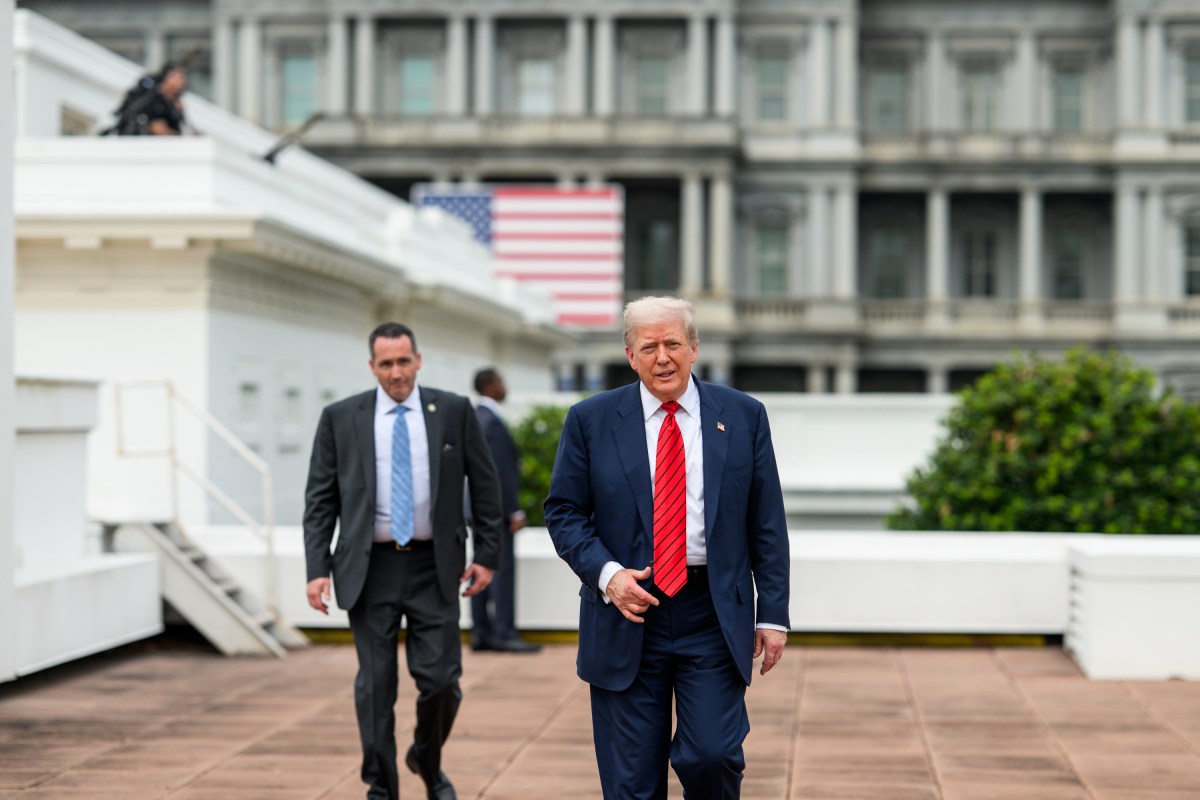 President Donald Trump speaks with Director of Facilities Todd Robinson, architect James McCrery, and others on the roof of the West Colonnade of the White House, Tuesday, August 5, 2025. (Official White House Photo by Molly Riley)