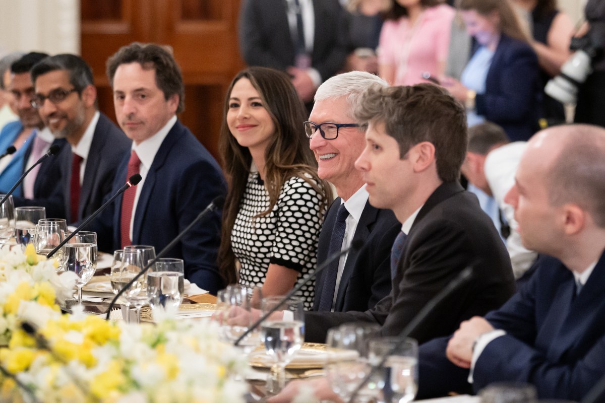 President Donald Trump and First Lady Melania Trump  hosts a business and technology leaders for a dinner in the newly renovated White House Rose Garden, Thursday, September 4, 2025. (Official White House Photo by Andrea Hanks)