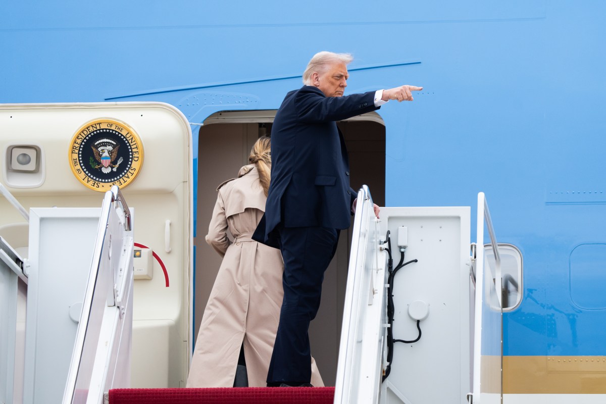 President Donald Trump and First Lady Melania Trump disembark Marine One at Joint Base Andrews, Maryland on Tuesday, September 16, 2025, and board Air Force One en route London Stansted Airport in London, England. (Official White House Photo by Andrea Hanks)